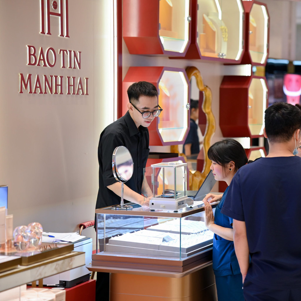 Trải nghiệm không gian mua sắm kim hoàn minh bạch, chuẩn tuổi tại 37 chi nhánh Bảo Tín Mạnh Hải