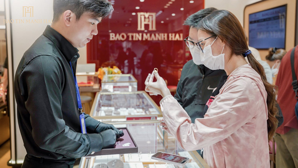 Hơn 30 năm hoạt động cùng nền tảng tài chính vững mạnh tạo dựng niềm tin cho khách hàng