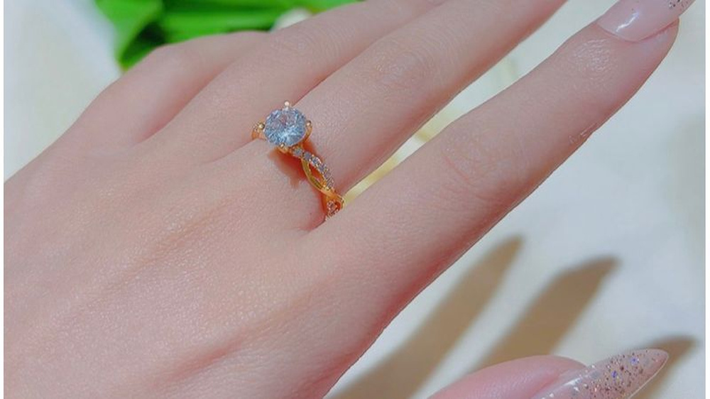 Vàng 750 không chỉ có giá trị về hàm lượng vàng mà còn nổi bật ở độ bền, tính thẩm mỹ và khả năng chế tác đa dạng