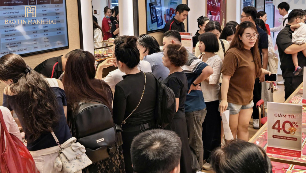 Đầu tư vàng lướt sóng là chiến lược mua và bán vàng trong thời gian rất ngắn để tận dụng biến động giá nhằm thu lợi nhuận chênh lệch