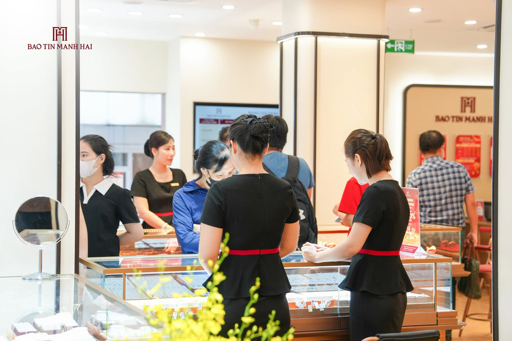 Kinh nghiệm mua vàng tích trữ an toàn là tuyệt đối không vay mượn để tránh rủi ro lãi suất "ăn mòn" vốn