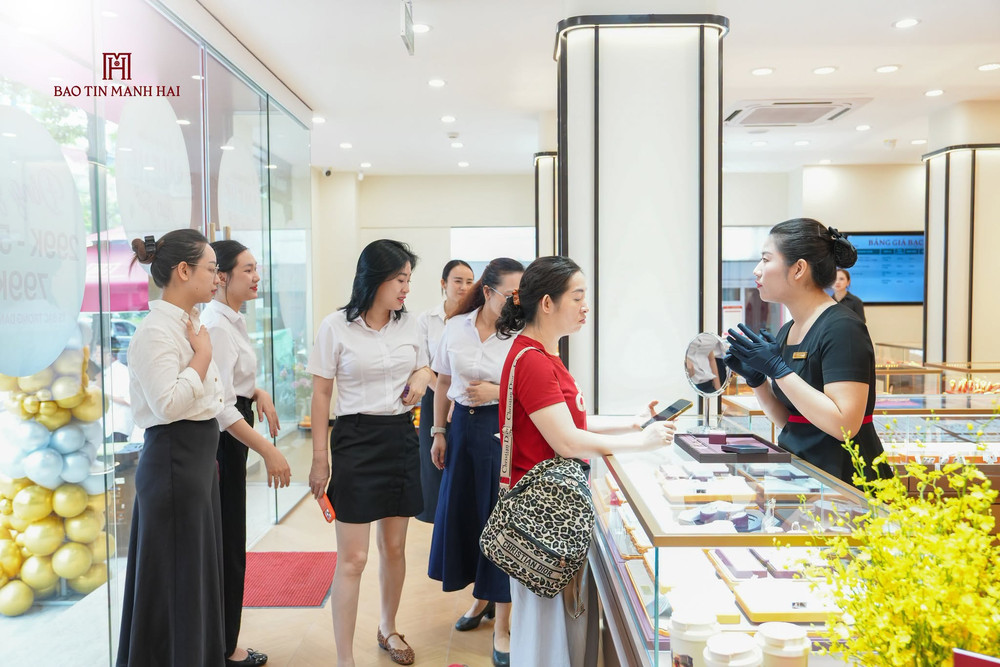 Người dân chỉ được mua bán vàng miếng tại các đơn vị được cấp phép