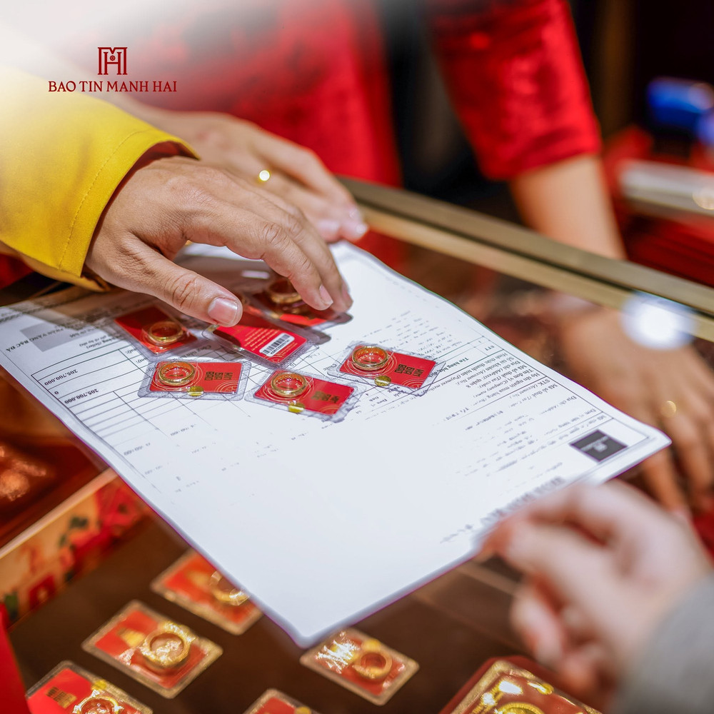 Mua bán vàng tại Bảo Tín Mạnh Hải đều có giấy tờ minh bạch cho mỗi giao dịch