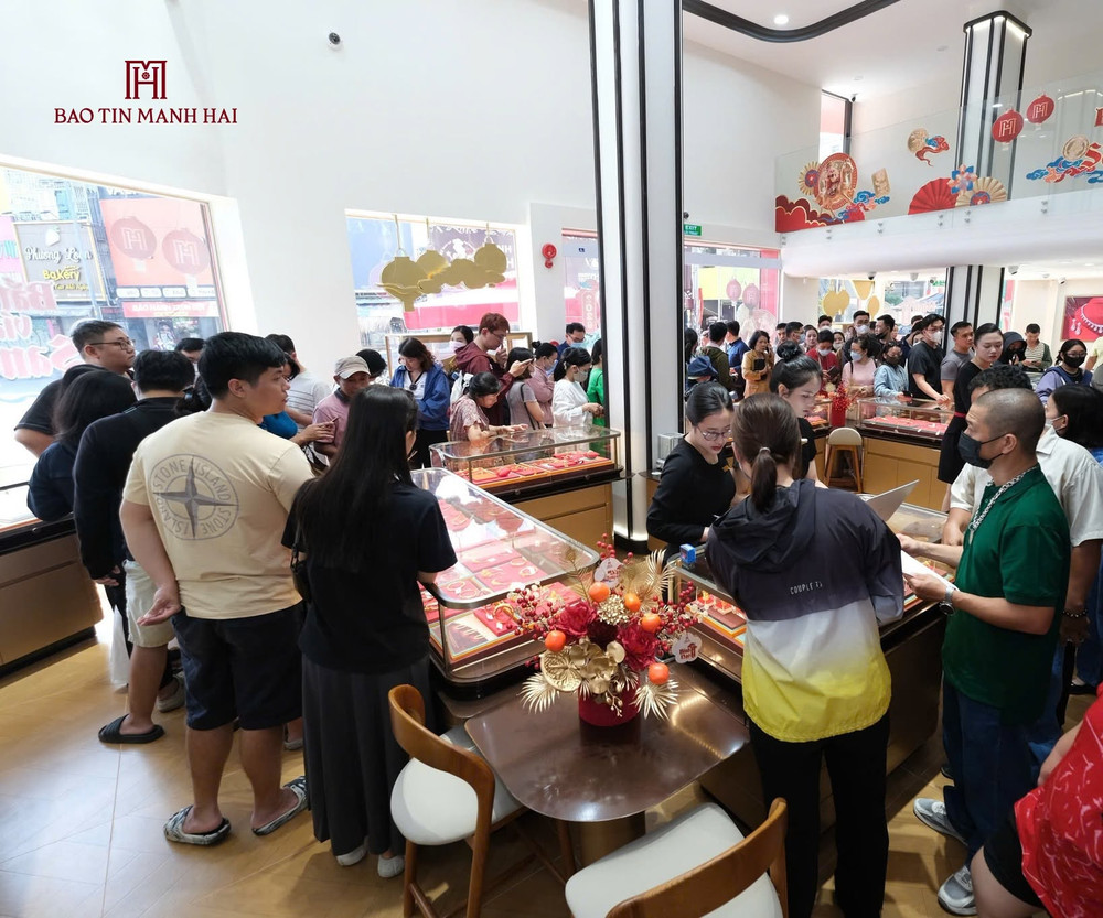 Giữ cái đầu lạnh giúp quý khách hàng né tránh những cái bẫy tâm lý đám đông
