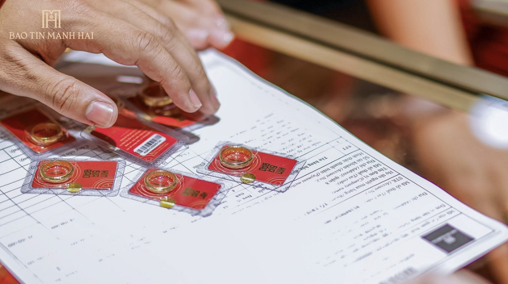 Rủi ro và Tính pháp lý khi đầu tư vàng quốc tế tại Việt Nam