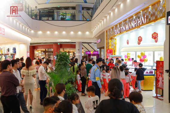 Bảo Tín Mạnh Hải tưng bừng khai trương cửa hàng thứ 9 tại khu trung tâm mua sắm bậc nhất Hà Nội. 