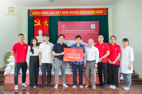 Bảo Tín Mạnh Hải trao tặng 2 tấn gạo cùng 100 chiếc chăn đến Trung tâm Nuôi dưỡng Người có công và Bảo trợ xã hội tỉnh Bắc Ninh và Trung tâm cứu trợ trẻ em tàn tật thị xã Thuận Thành. 