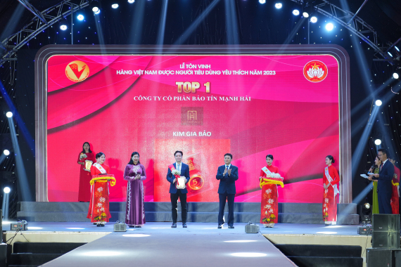 Sản phẩm nhẫn tròn trơn ép vỉ Kim Gia Bảo vinh dự được vinh danh Top 1 Hàng Việt Nam được người tiêu dùng yêu thích năm 2023