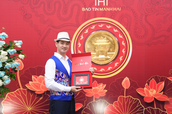 Kim Vinh Hiển - Tặng phẩm nghệ thuật Kỷ niệm 70 Giải phóng Thủ đô