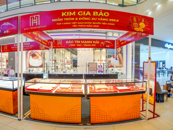 Không nên vay tiền mua vàng!